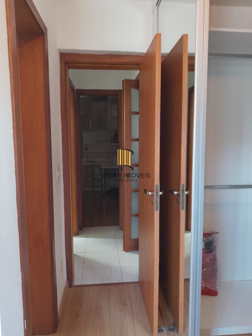 Apartamento no bairro Tristeza, com 2 dormitórios, suíte, vaga para 2 carros