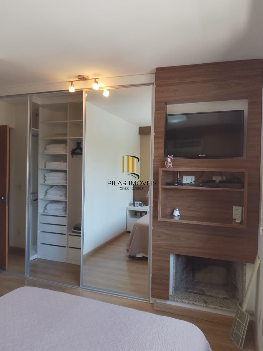 Apartamento no bairro Tristeza, com 2 dormitórios, suíte, vaga para 2 carros