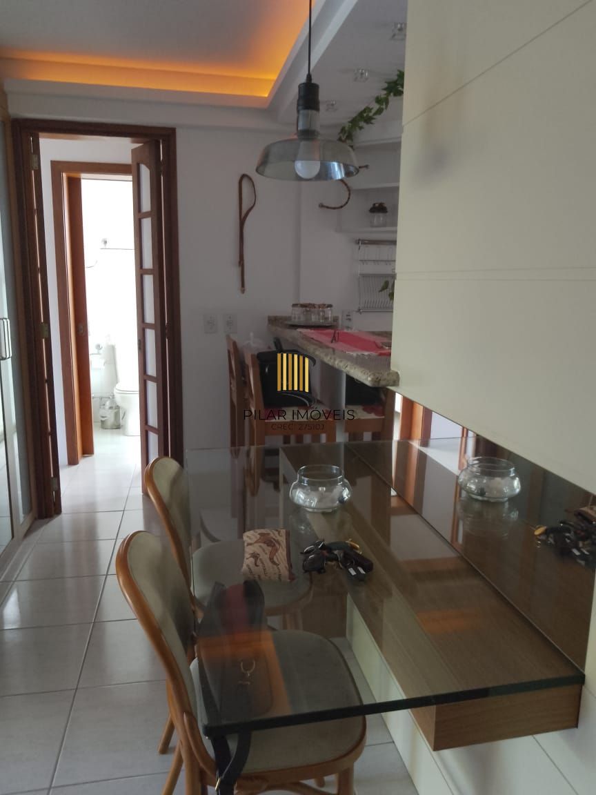 Apartamento no bairro Tristeza, com 2 dormitórios, suíte, vaga para 2 carros