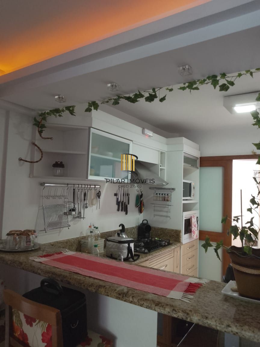 Apartamento no bairro Tristeza, com 2 dormitórios, suíte, vaga para 2 carros