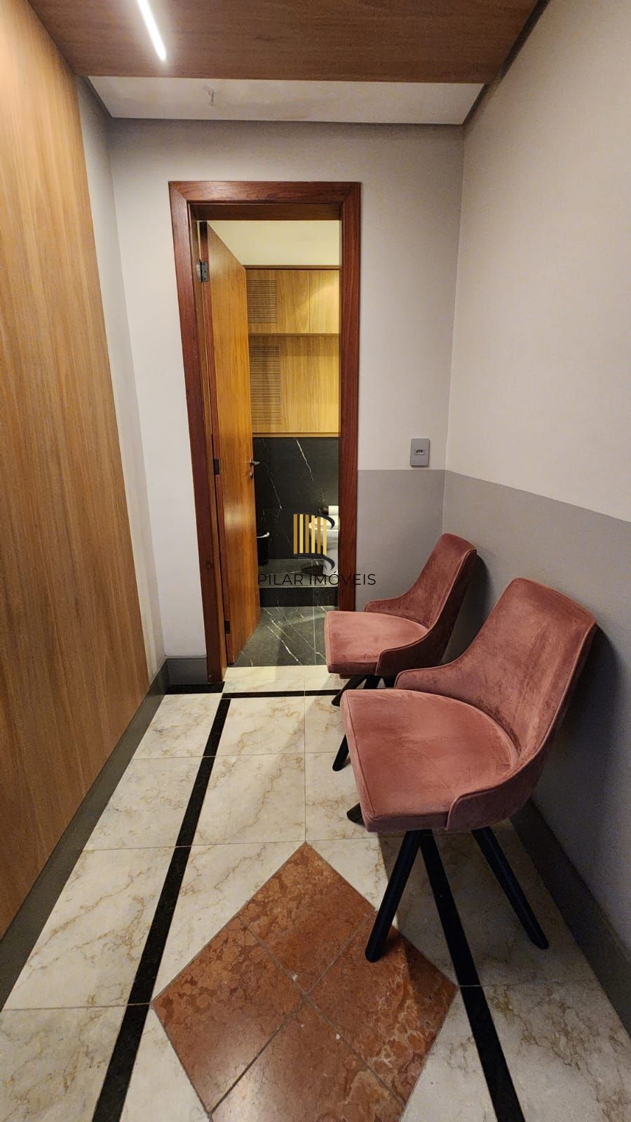 Sala comercial com vaga de garagem no bairro Moinhos de Vento