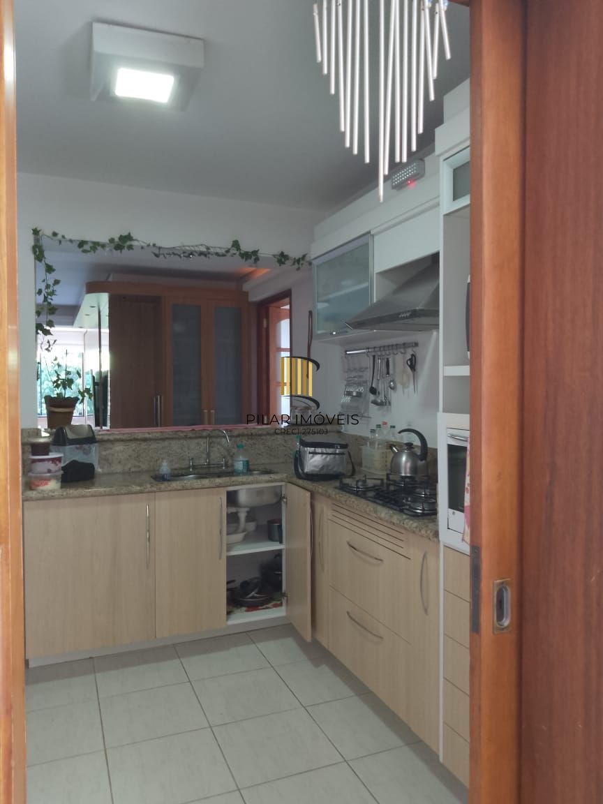 Apartamento no bairro Tristeza, com 2 dormitórios, suíte, vaga para 2 carros
