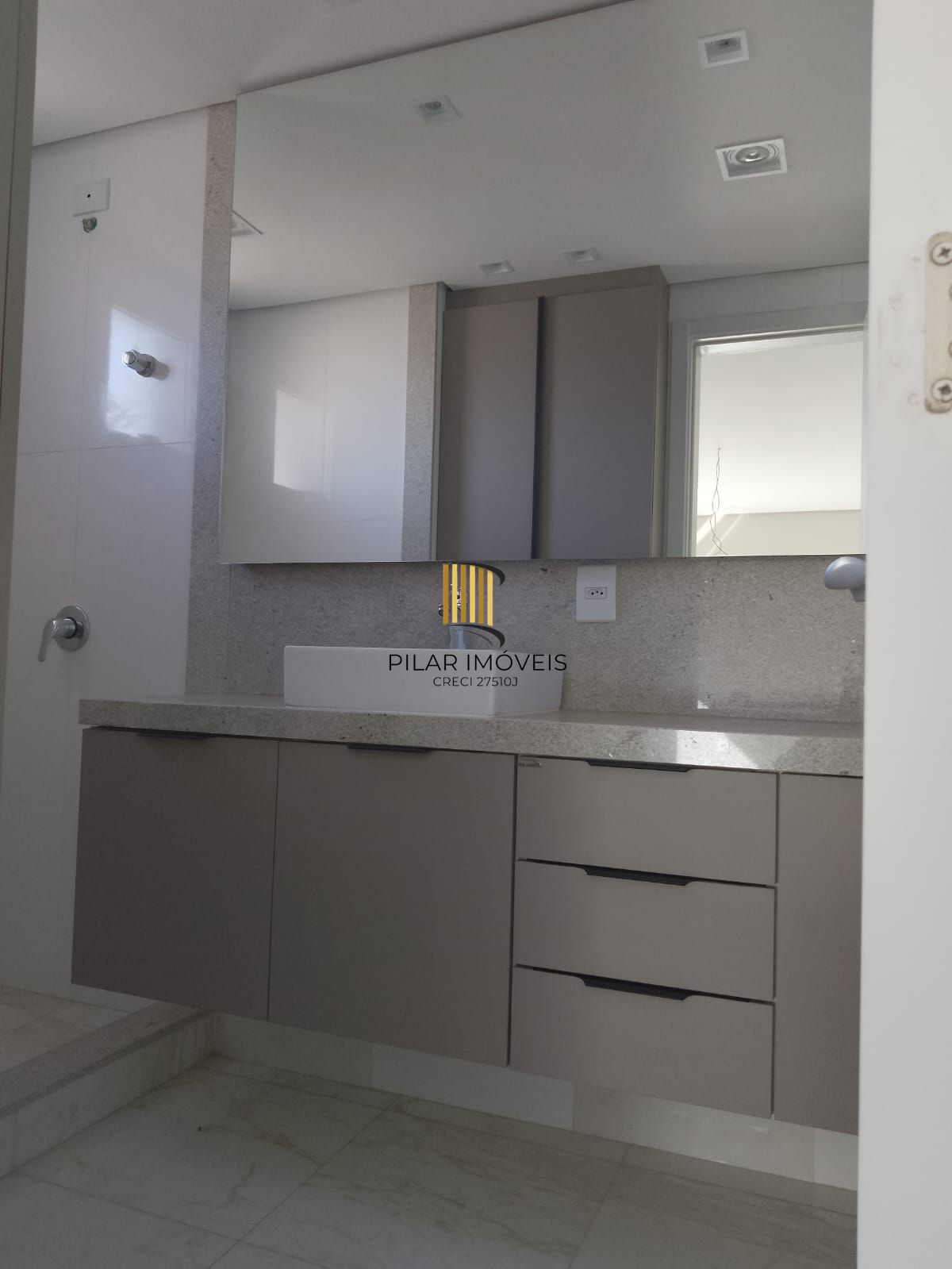 Apartamento GARDEN novo com 3 dormitórios 3 suítes 3 vagas no Passo Dareia