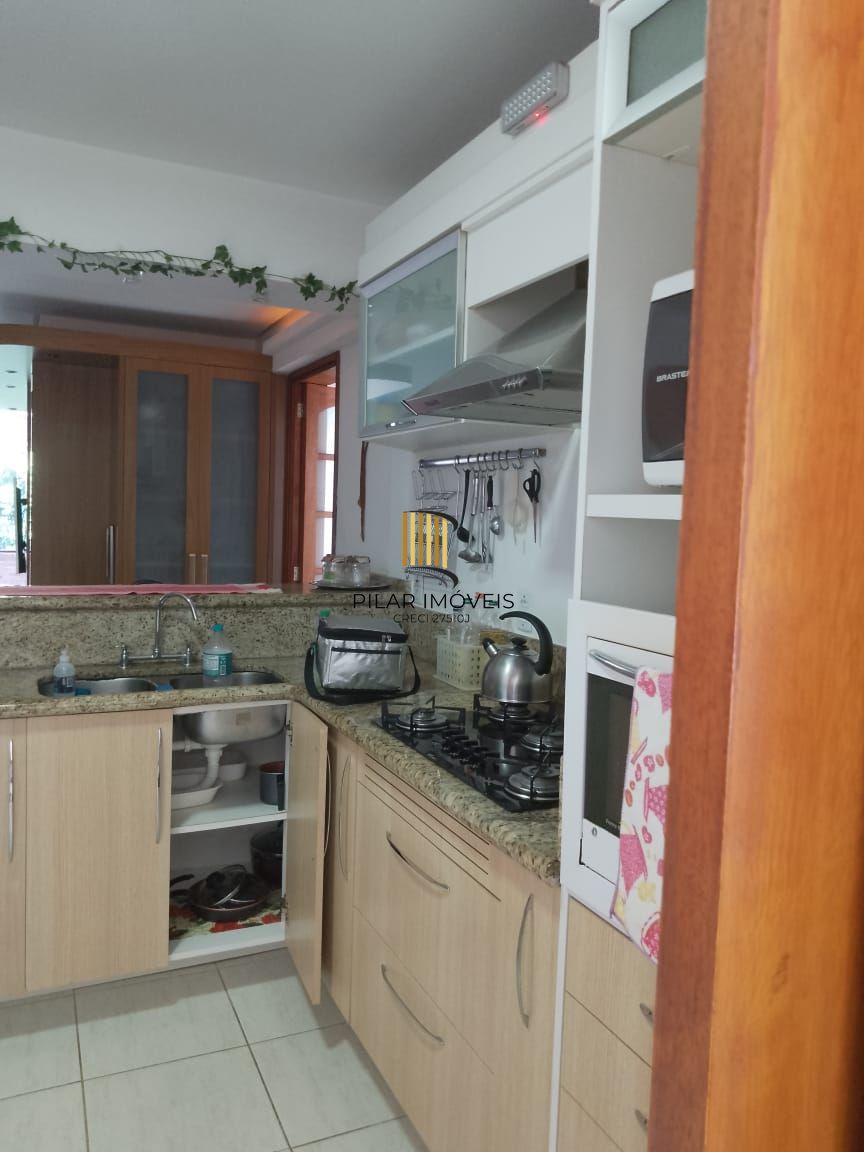 Apartamento no bairro Tristeza, com 2 dormitórios, suíte, vaga para 2 carros