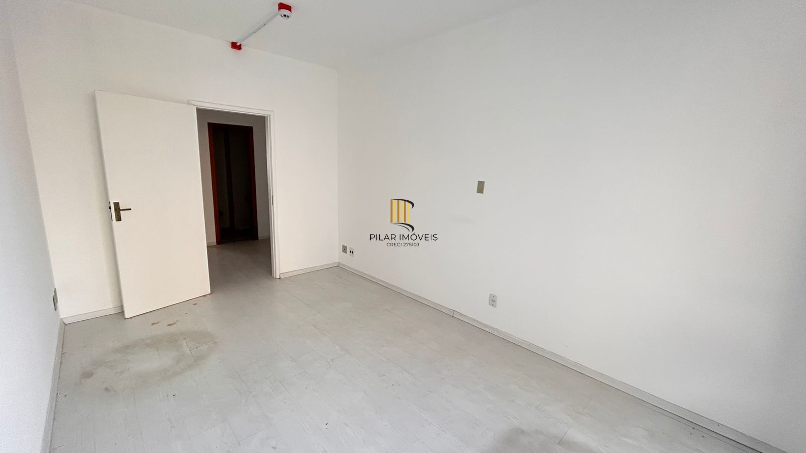 Conjunto Comercial Desocupado à Venda em Porto Alegre, RS