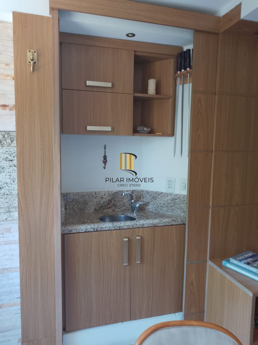 Apartamento no bairro Tristeza, com 2 dormitórios, suíte, vaga para 2 carros