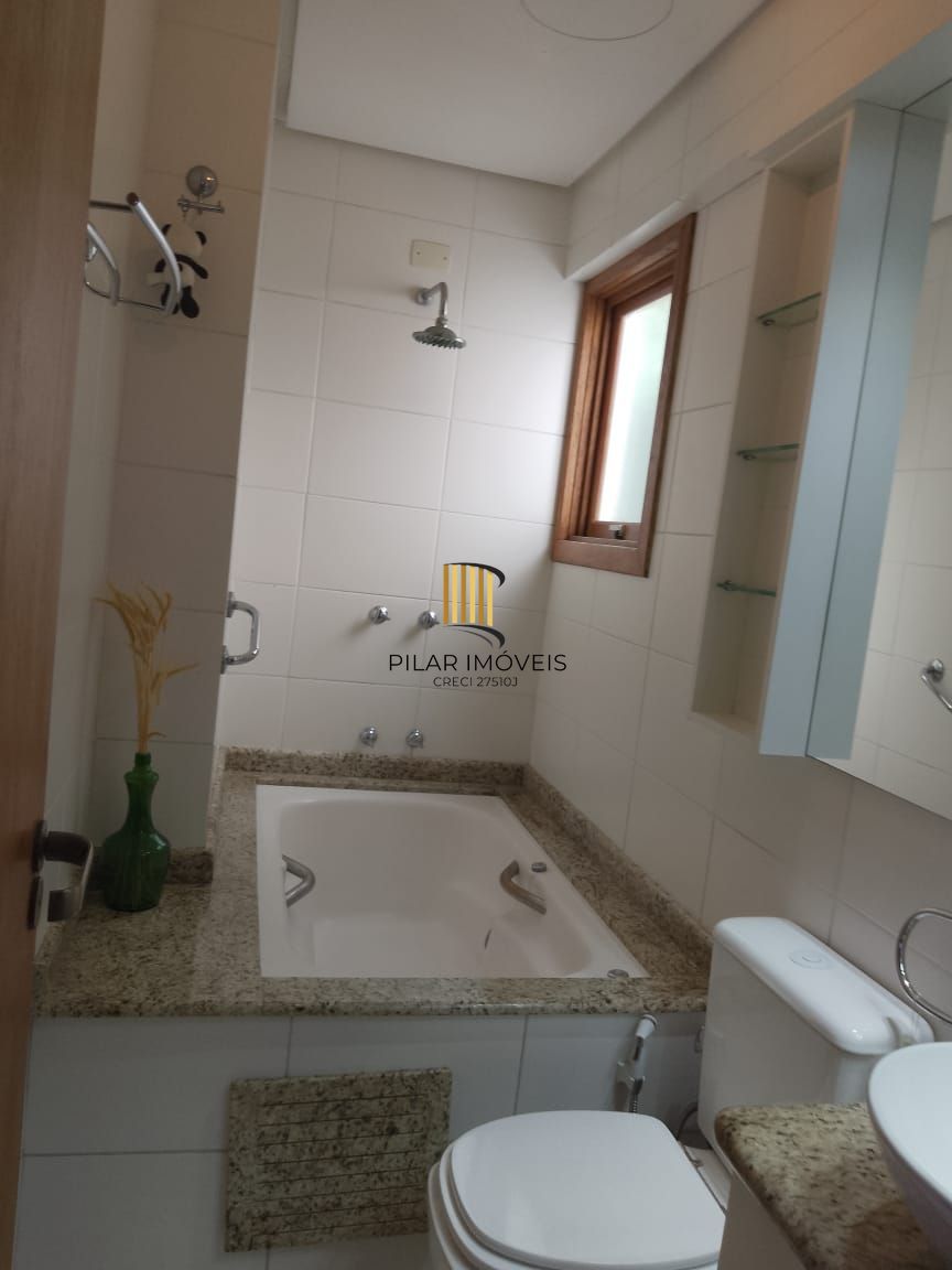 Apartamento no bairro Tristeza, com 2 dormitórios, suíte, vaga para 2 carros