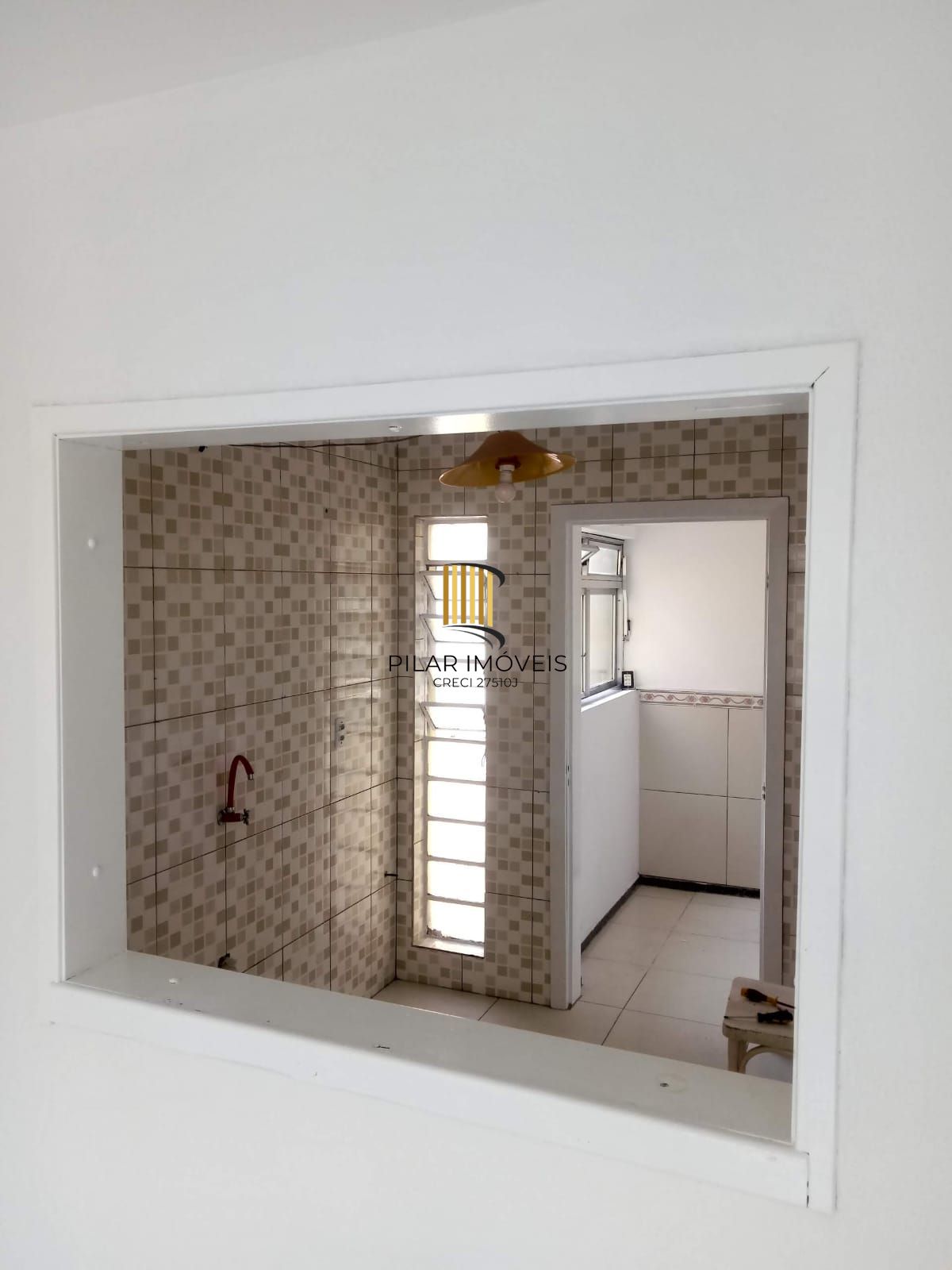 Apartamento com 02 dormitórios com vaga de garagem por convenção
