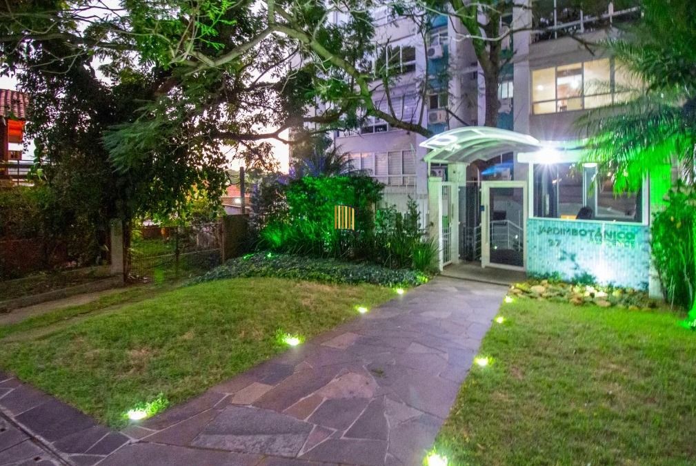 Cobertura de 01 dormitório com 02 vagas de garagens escrituradas