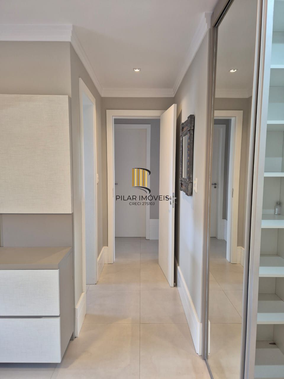 Apartamento com 02 suítes e duas vagas de garagem