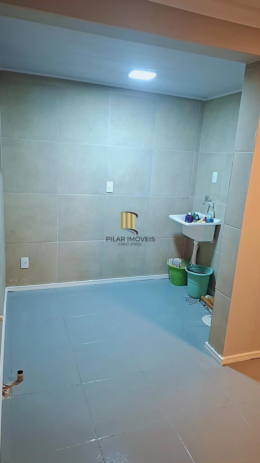 Apartamento com dois dormitórios e garagem