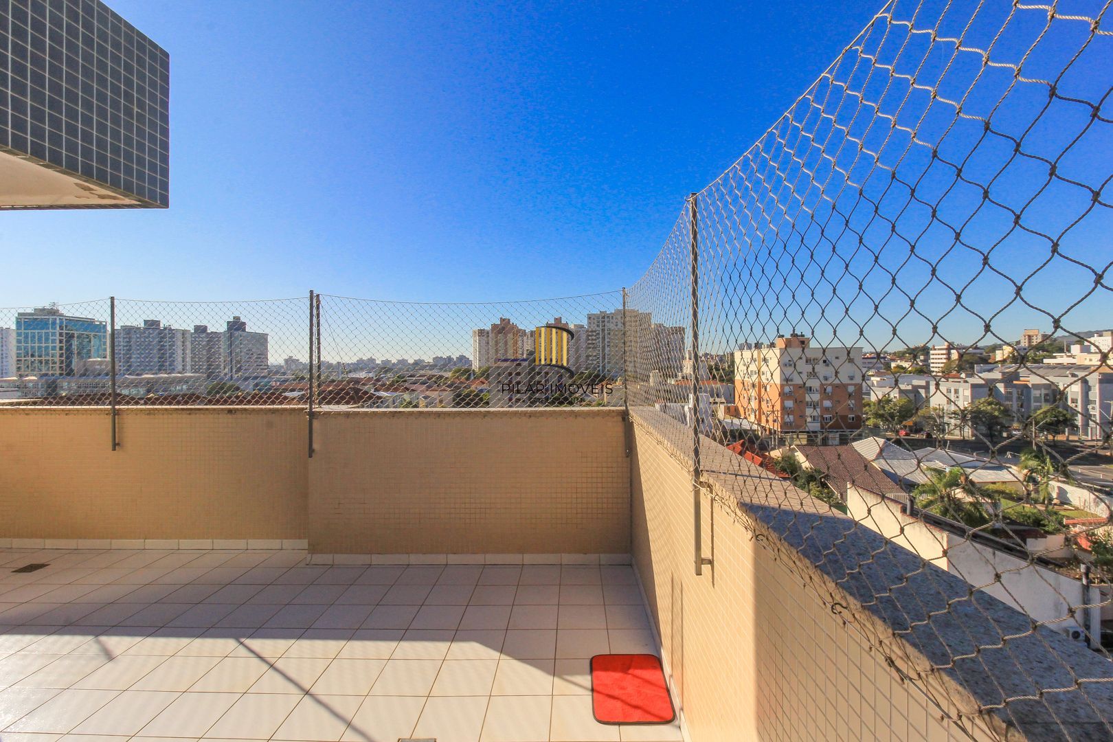Cobertura à venda com sol nascente, elevador e vaga escriturada