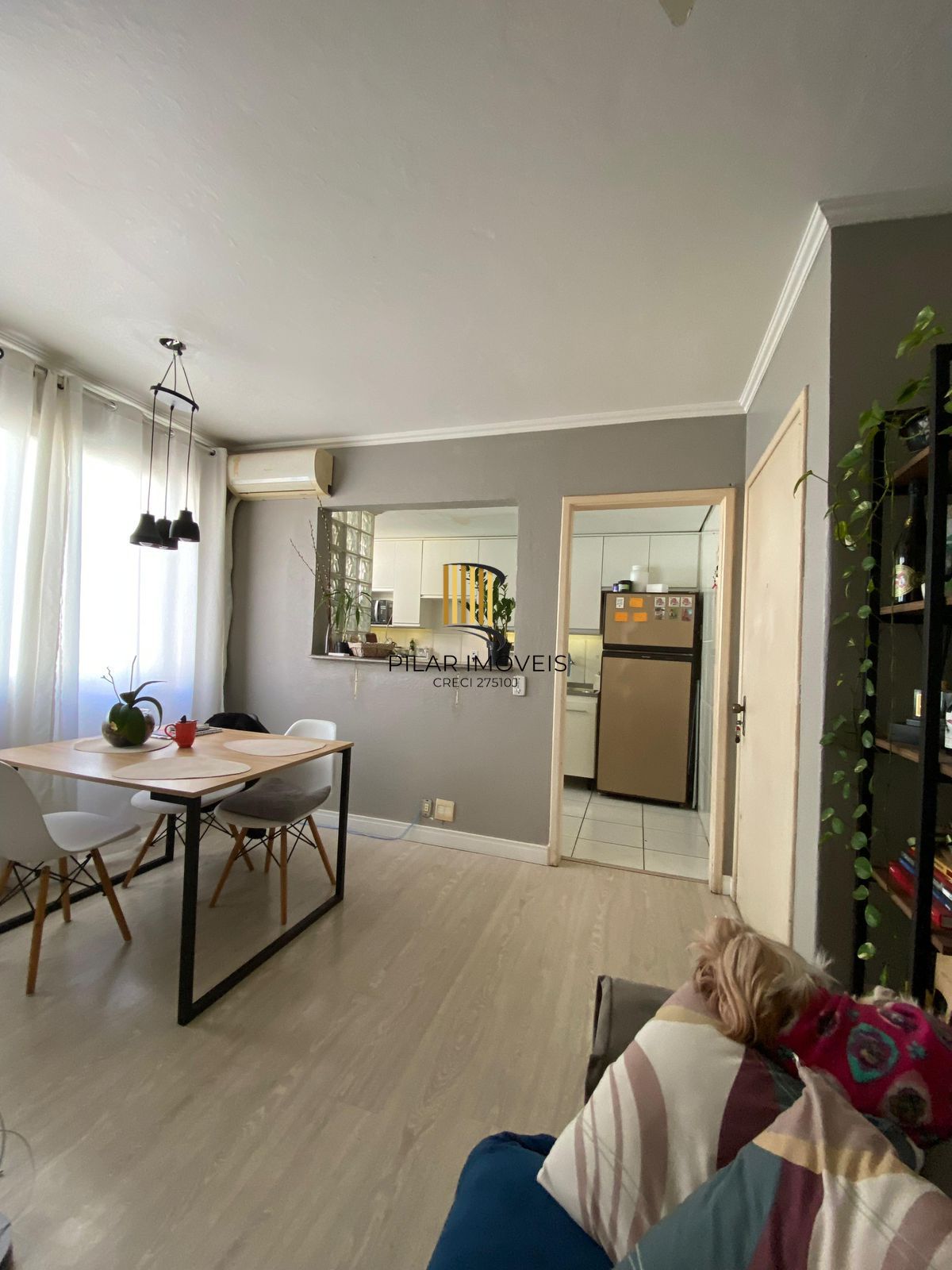 Apartamento 02 dormitórios com vaga de garagem escriturada