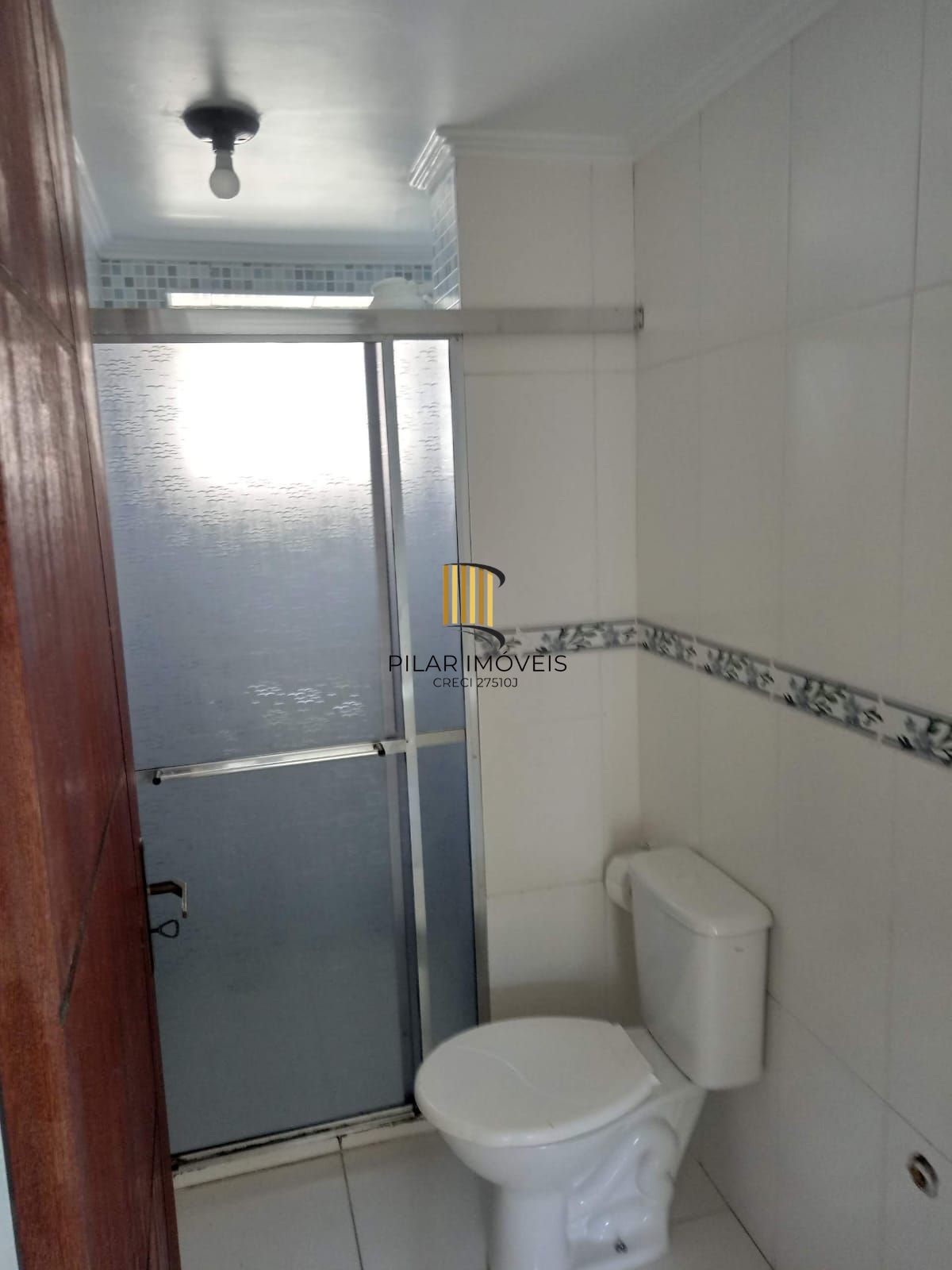 Apartamento com 02 dormitórios com vaga de garagem por convenção