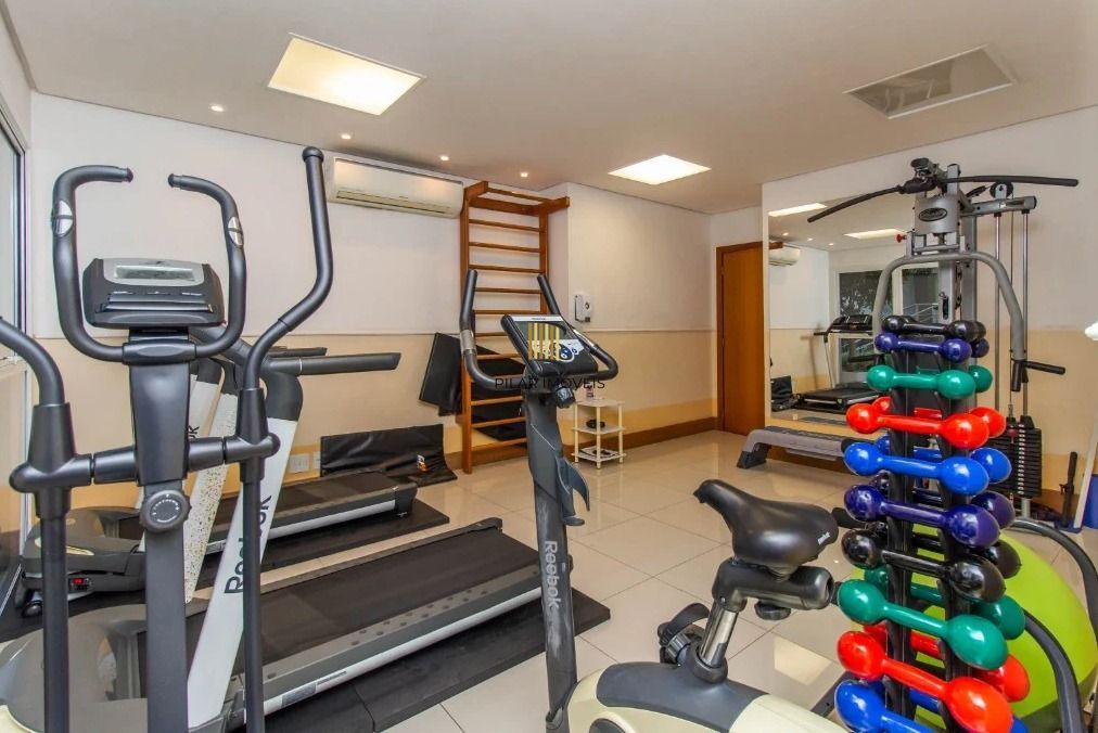 Cobertura de 01 dormitório com 02 vagas de garagens escrituradas