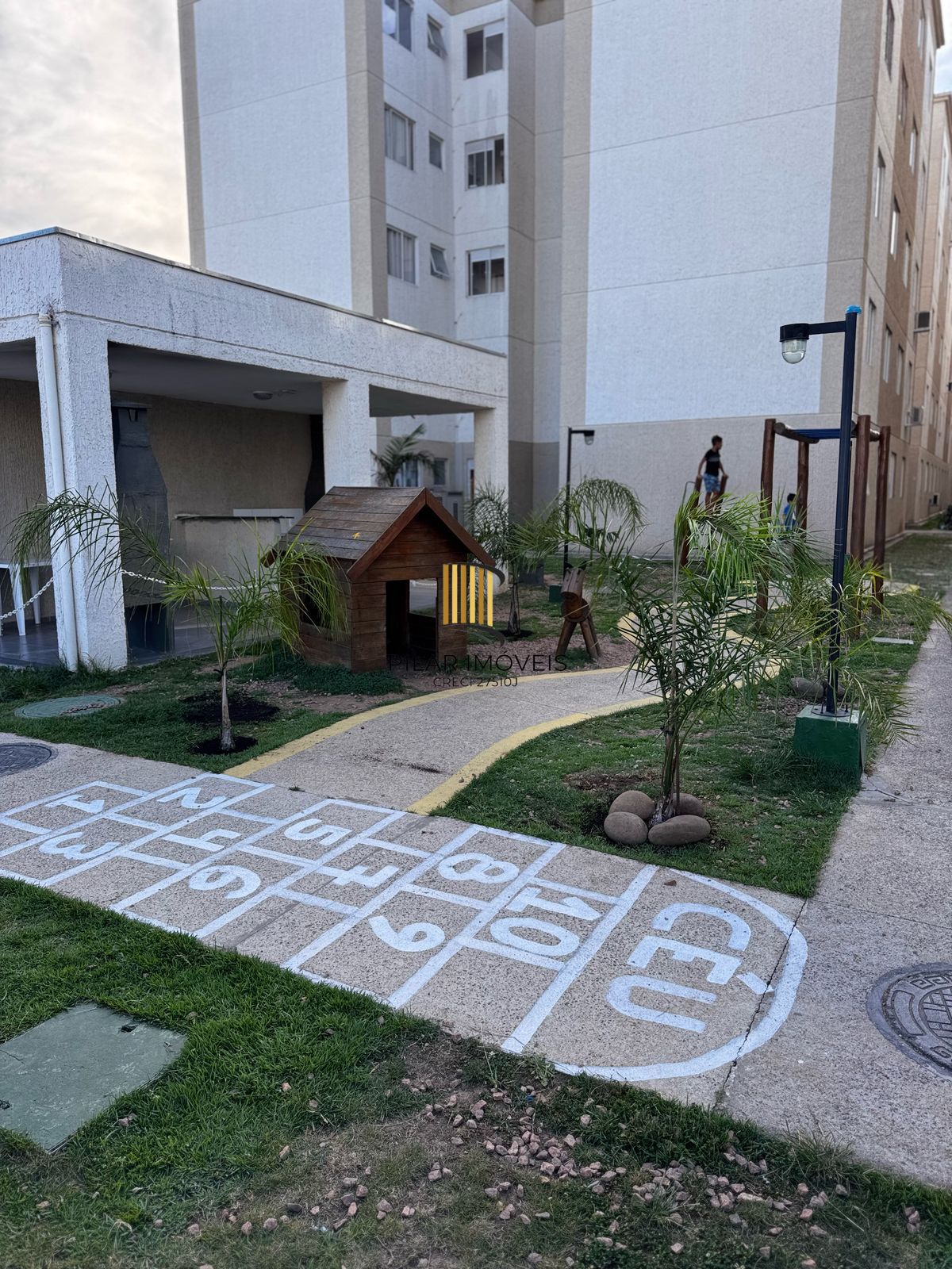 Apartamento 02 dormitórios com garagem