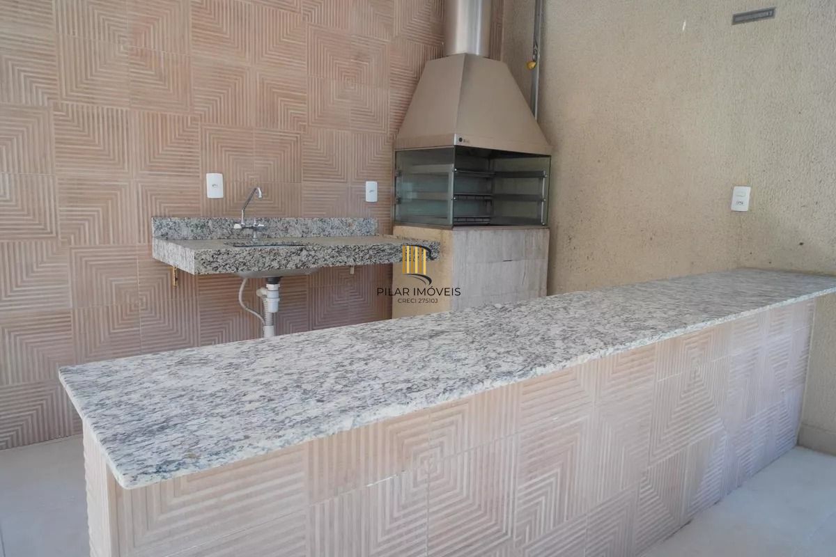 Apartamento com 02 dormitórios e  vaga escriturada