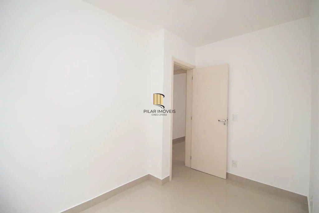 Apartamento 02 dormitórios com garagem escriturada no Bairro Ipanema