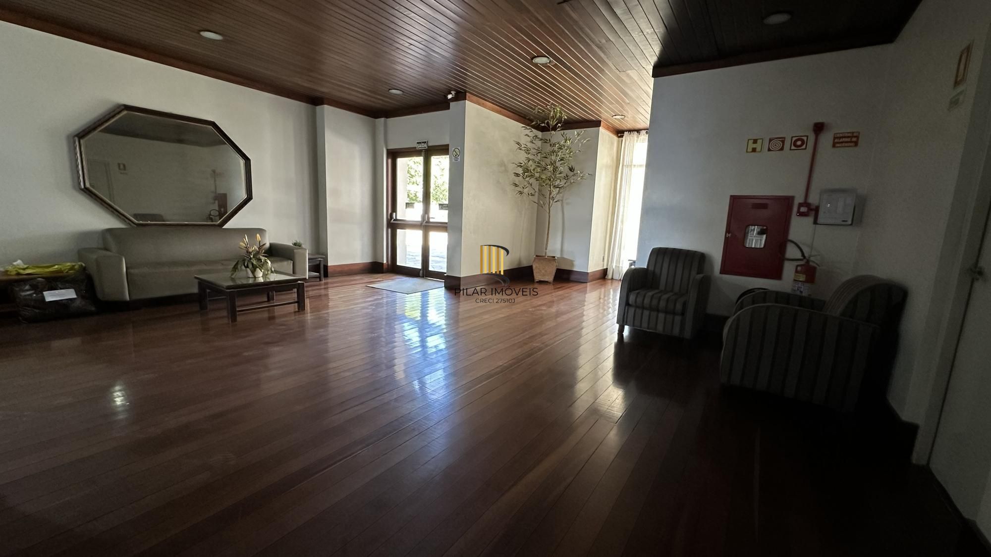 Apartamento com 02 dormitórios e vaga de garagem escriturada