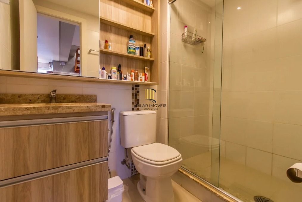 Cobertura de 01 dormitório com 02 vagas de garagens escrituradas