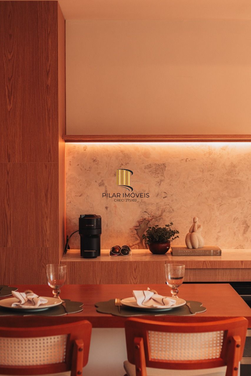 Apartamento com 02 dormitórios e com 01 vaga de garagem Mont Serrat