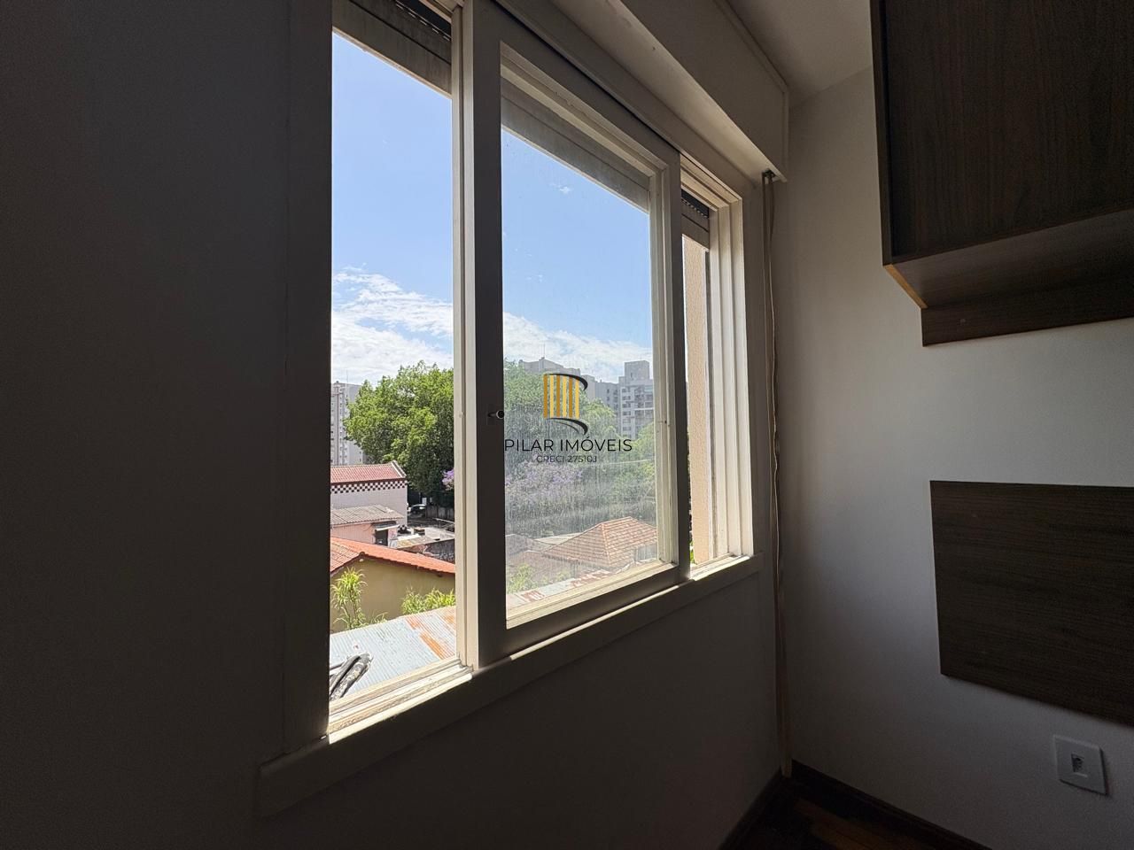 Apartamento com 03 dormitórios com 01 vaga de garagem escriturada