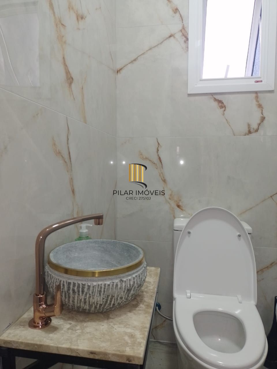 Belíssima casa de 4 dormitórios com 01 suíte  com 2 vagas na  Chácara das Pedras