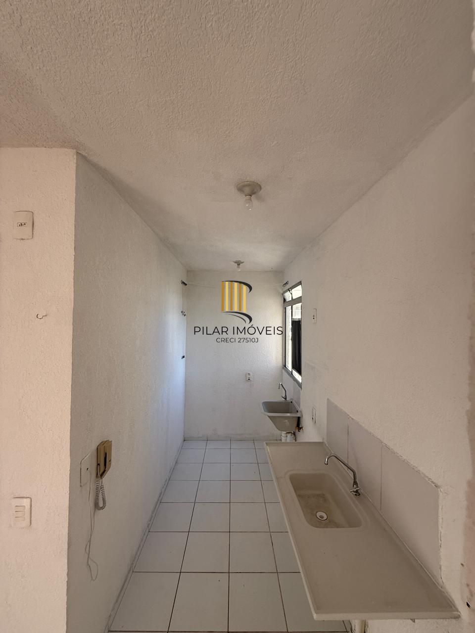 Apartamento com 02 dormitórios com vaga. Aceita venda assistida