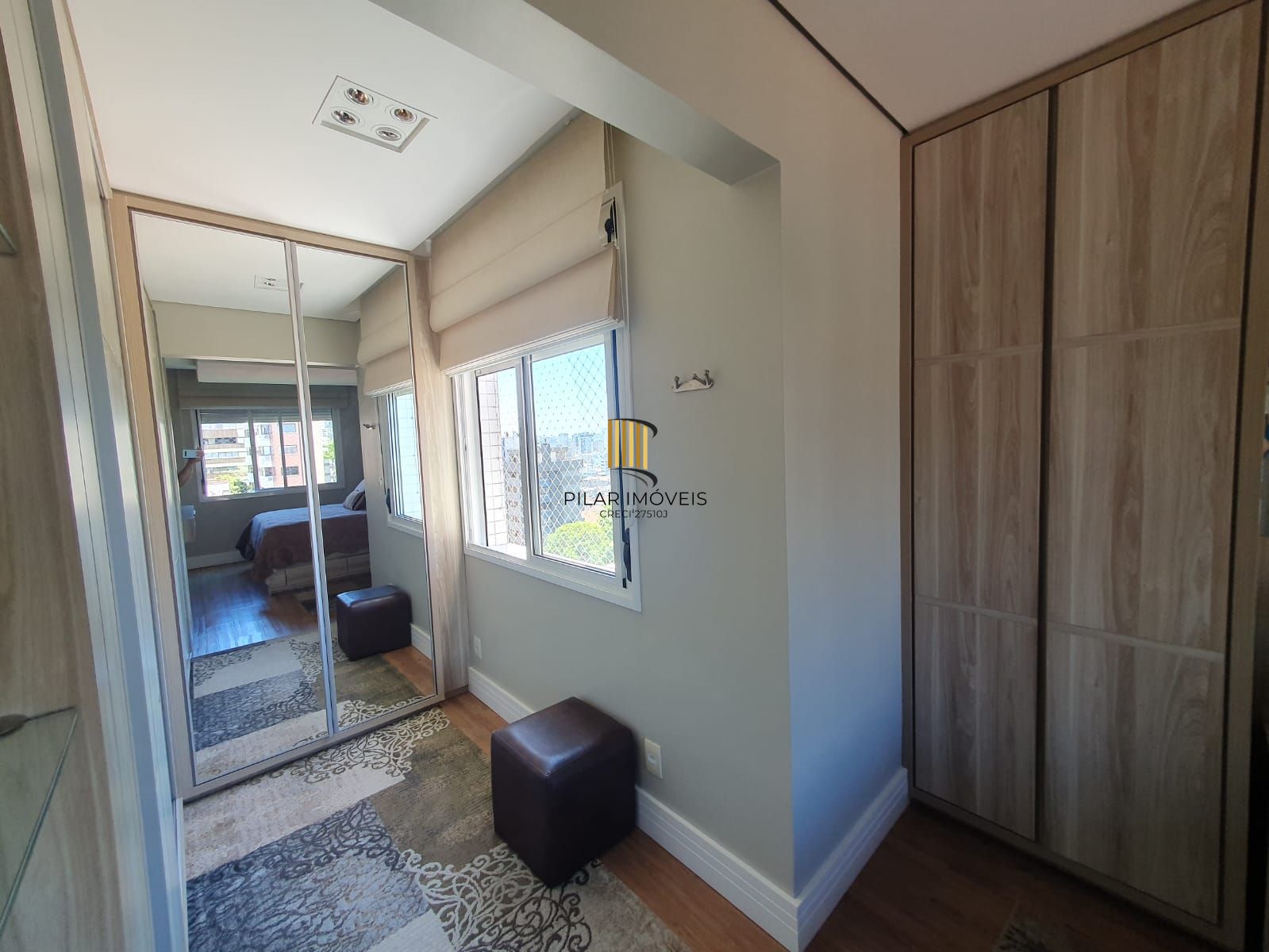 Apartamento mobiliado com 03 dormiórios, transformado em 02 e 02 vagas de garagem