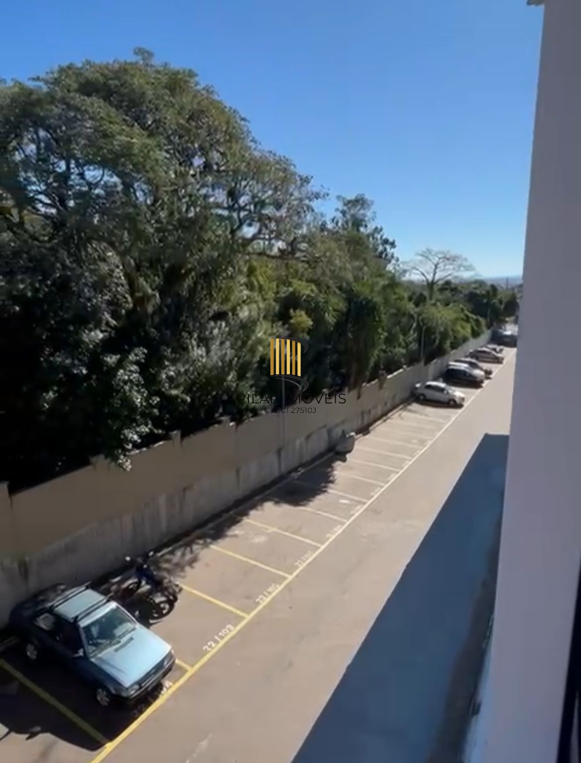 Apartamento com 02 dormitórios com vaga