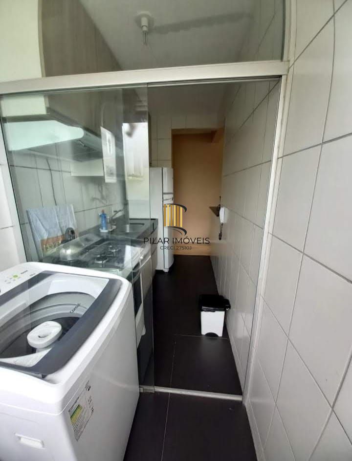 Apartamento com 02 dormitórios e vaga de estacionamento