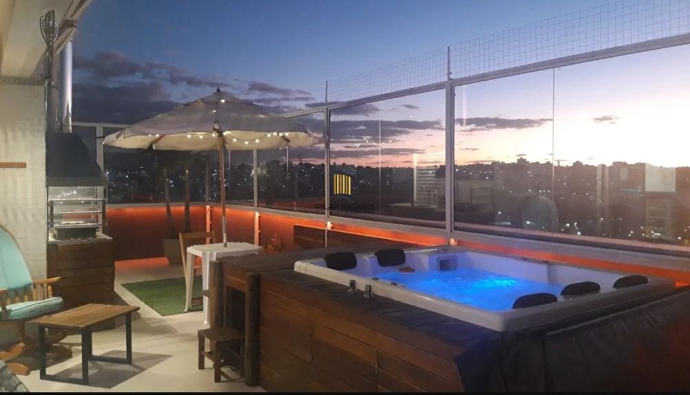 Cobertura de 01 dormitório com 02 vagas de garagens escrituradas