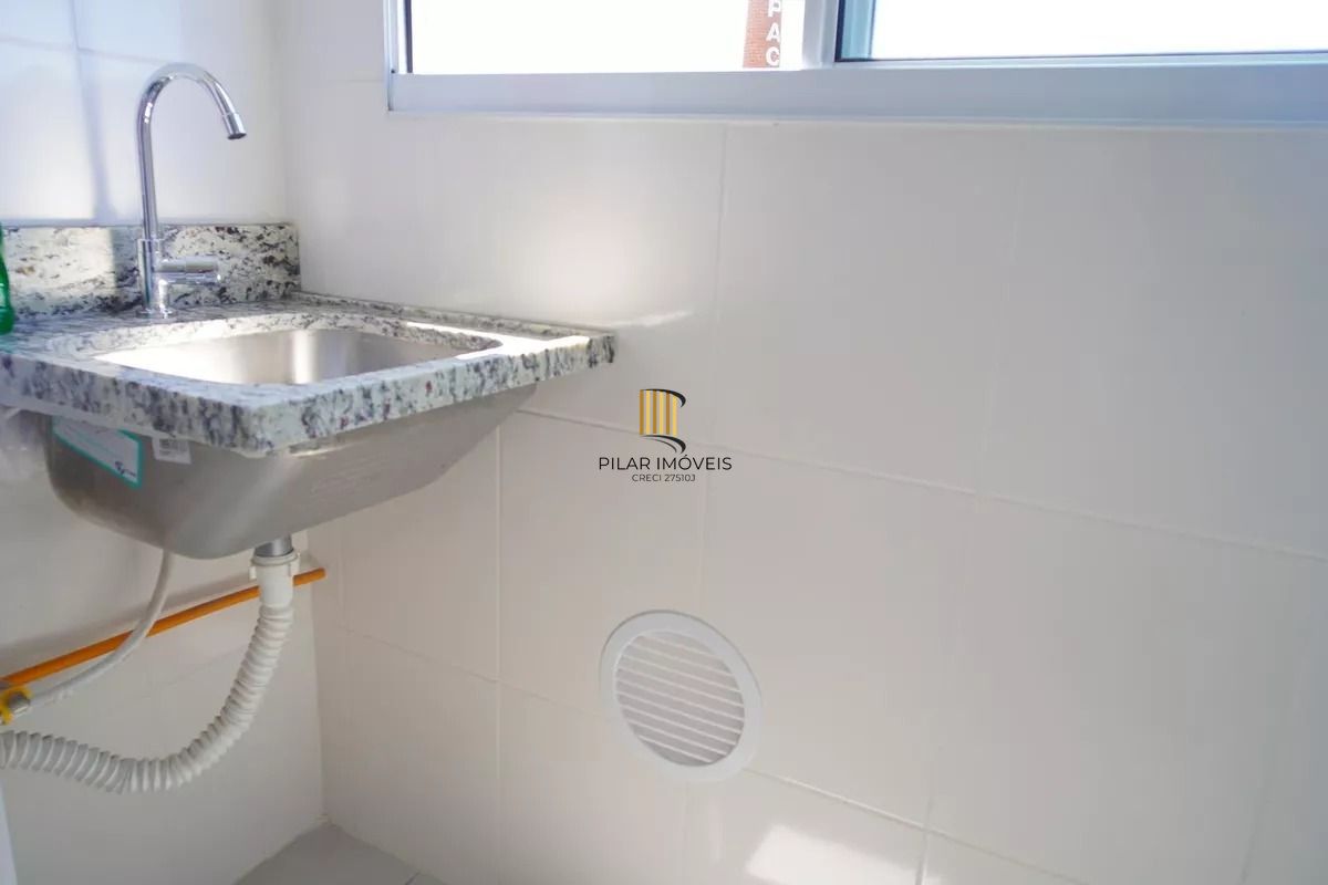 Apartamento com 02 dormitórios e  vaga escriturada