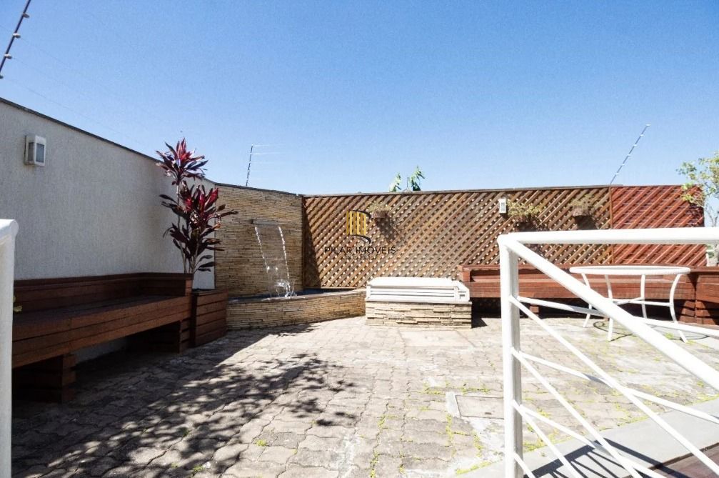 Cobertura de 01 dormitório com 02 vagas de garagens escrituradas