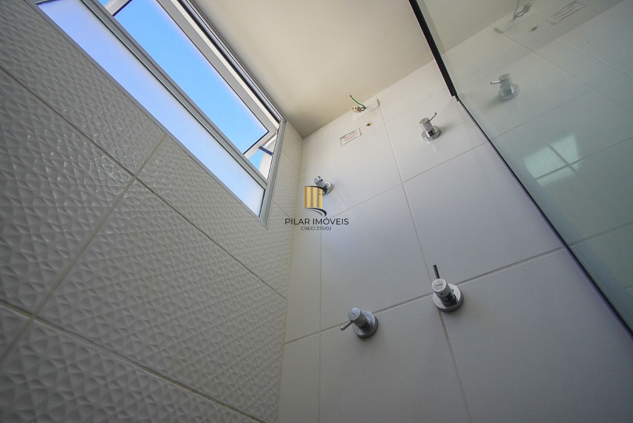 Apartamento com 02 dormitórios e com vaga de garagem