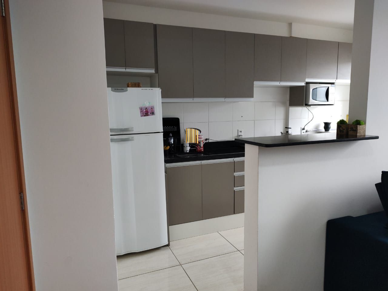 Apartamento 02 dormitórios com vaga, no bairro Humaitá.
