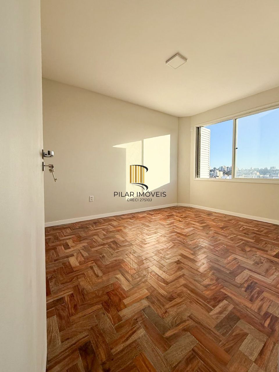 Apartamento com dois dormitórios reformado