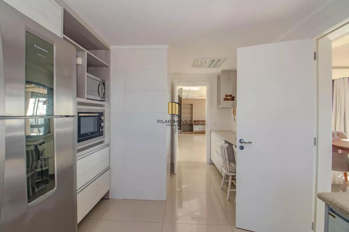 Apartamento com 03 dormitórios com suite, 04 vagas de garagem