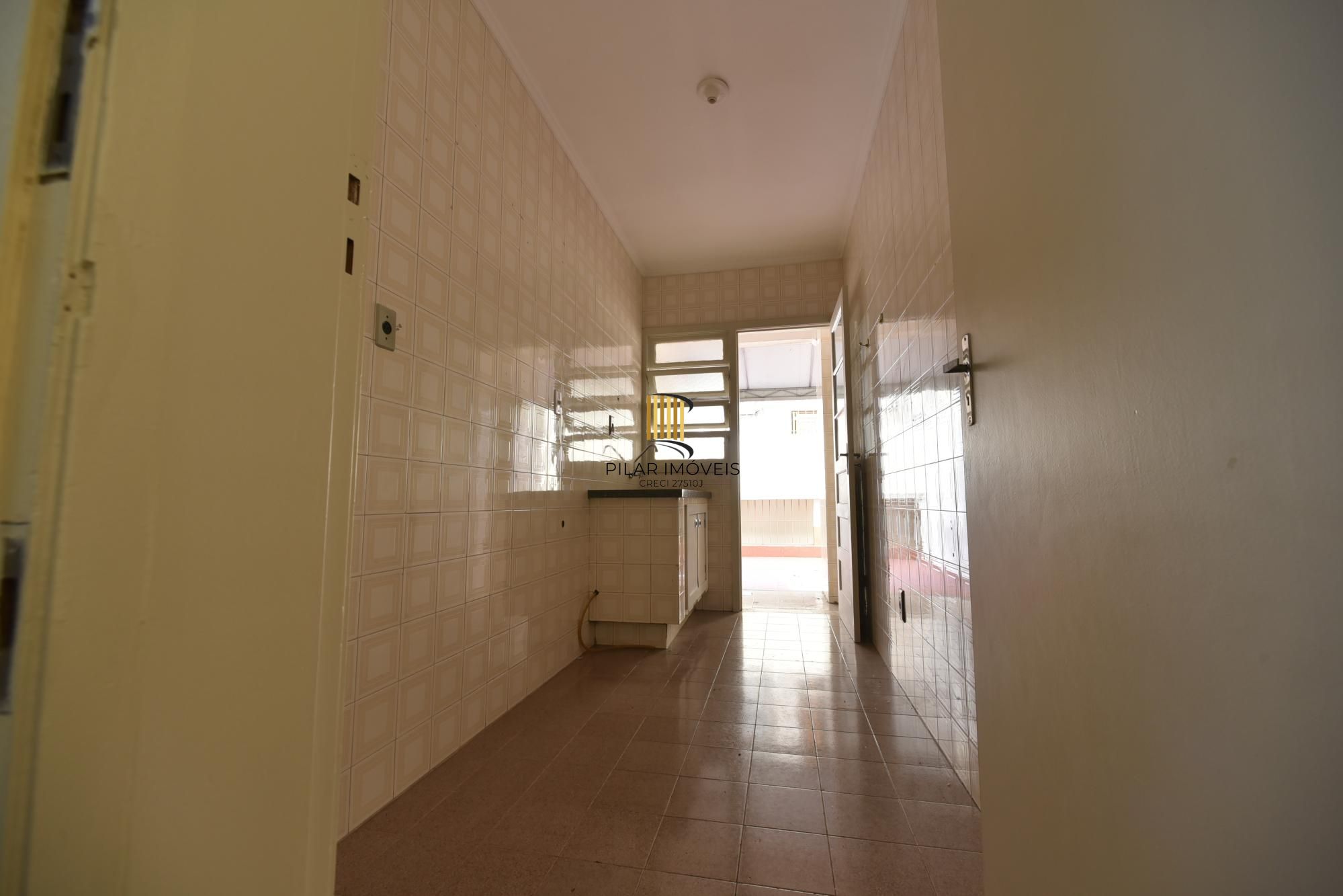 Apartamento com 2 dormitórios e terraço na Cristóvão Colombo!