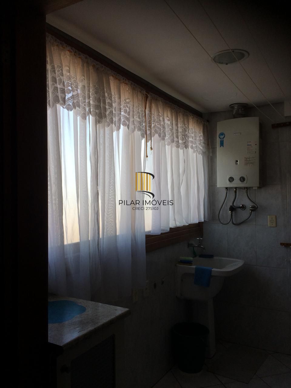 Apartamento com 04 dormitórios e vaga de garagem escriturada