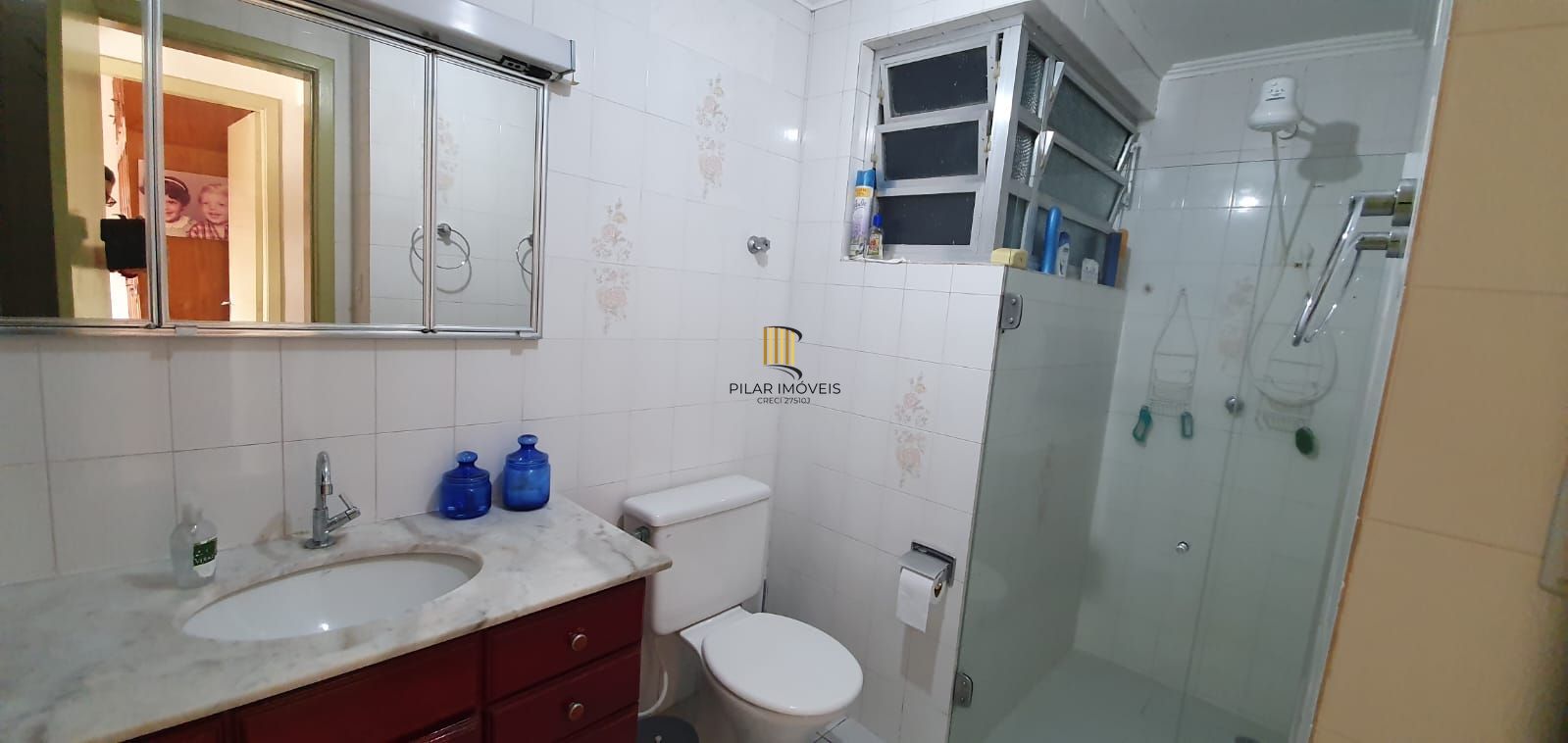 Apartamento com 02 dormitórios semi-mobiliado e um box de garagem