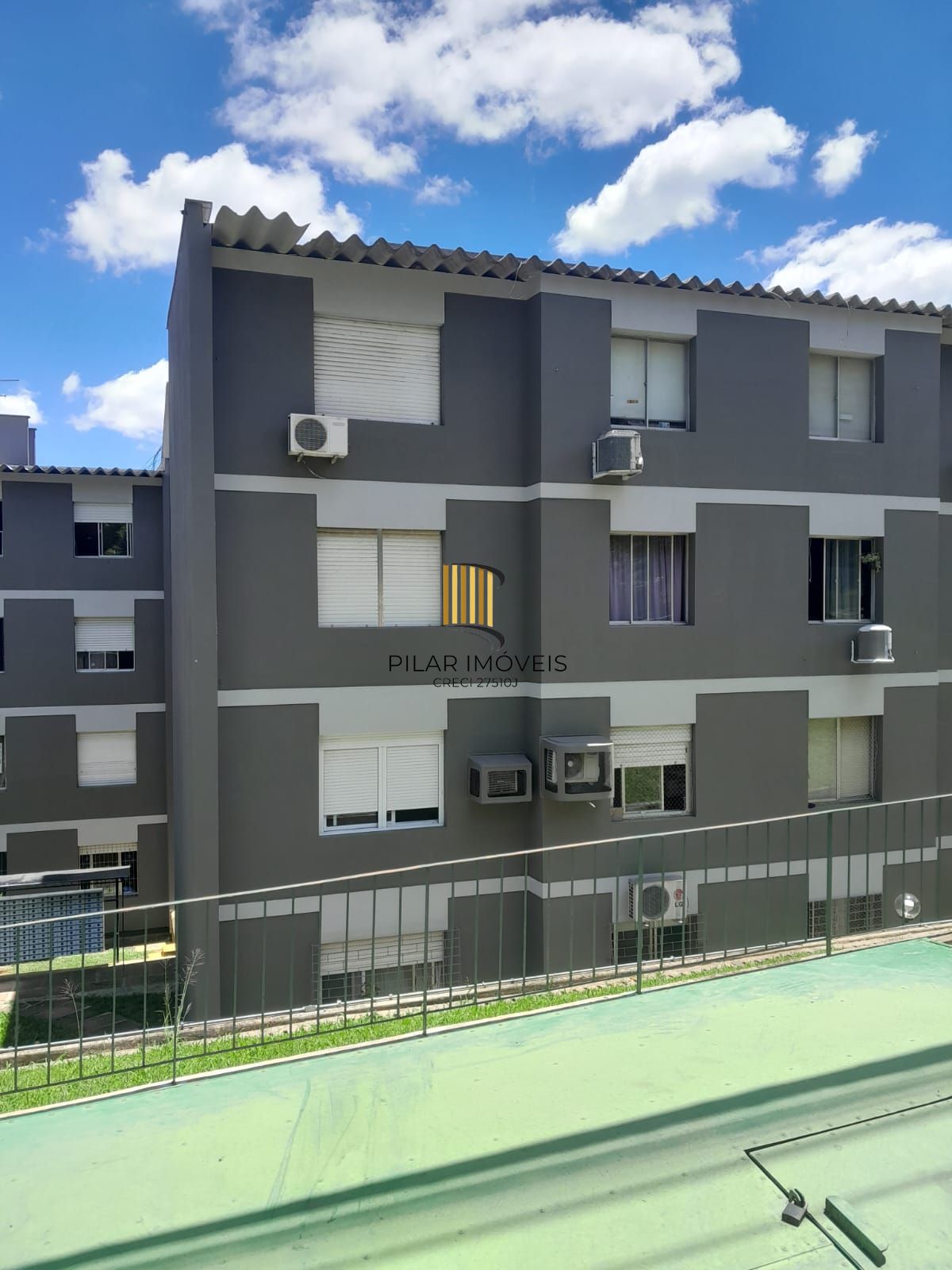 Apartamento com 02 dormitórios com vaga de garagem por convenção