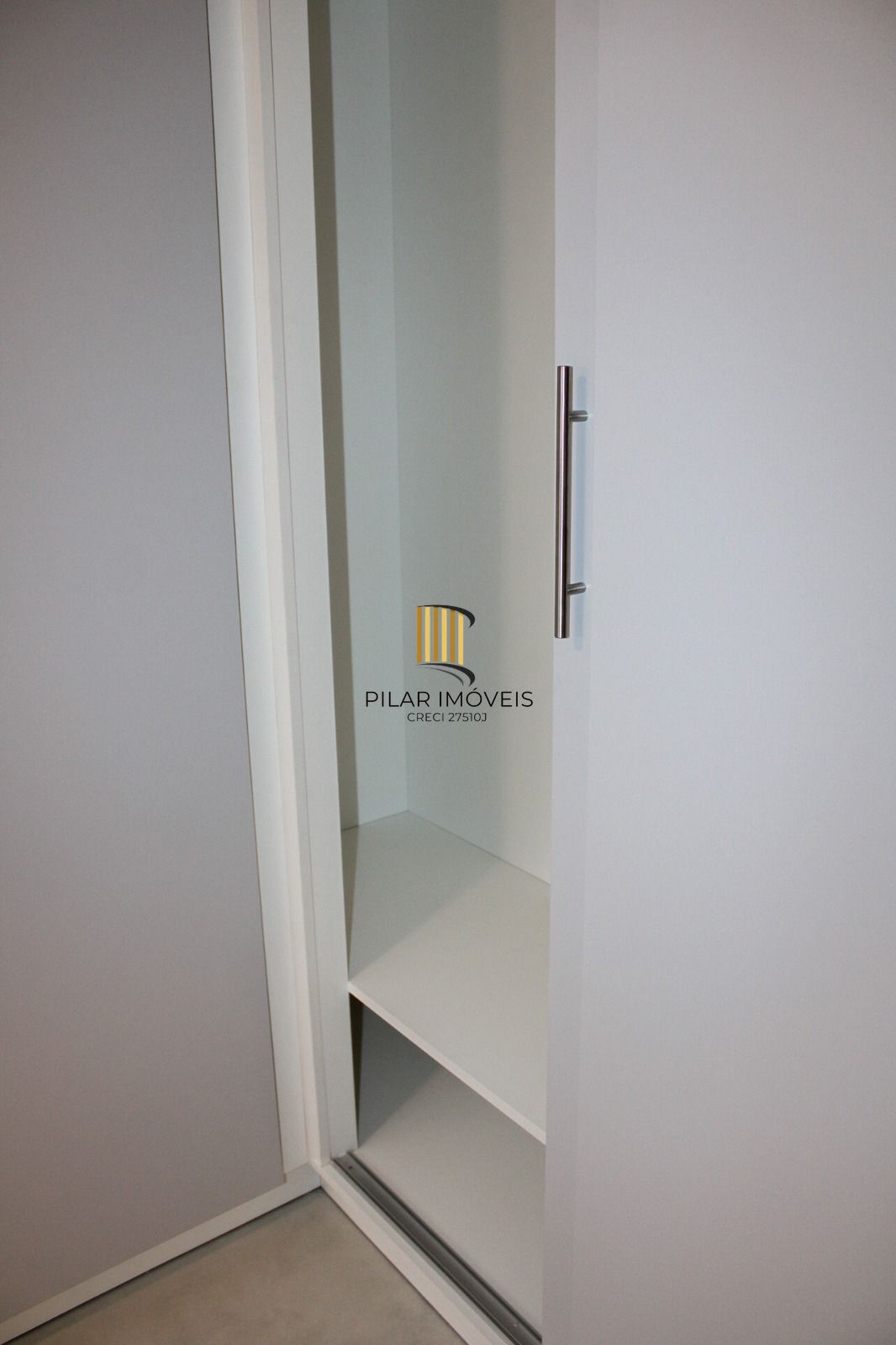 Apartamento 02 dormitórios com 01 suíte e 01 vaga de garagem escriturada