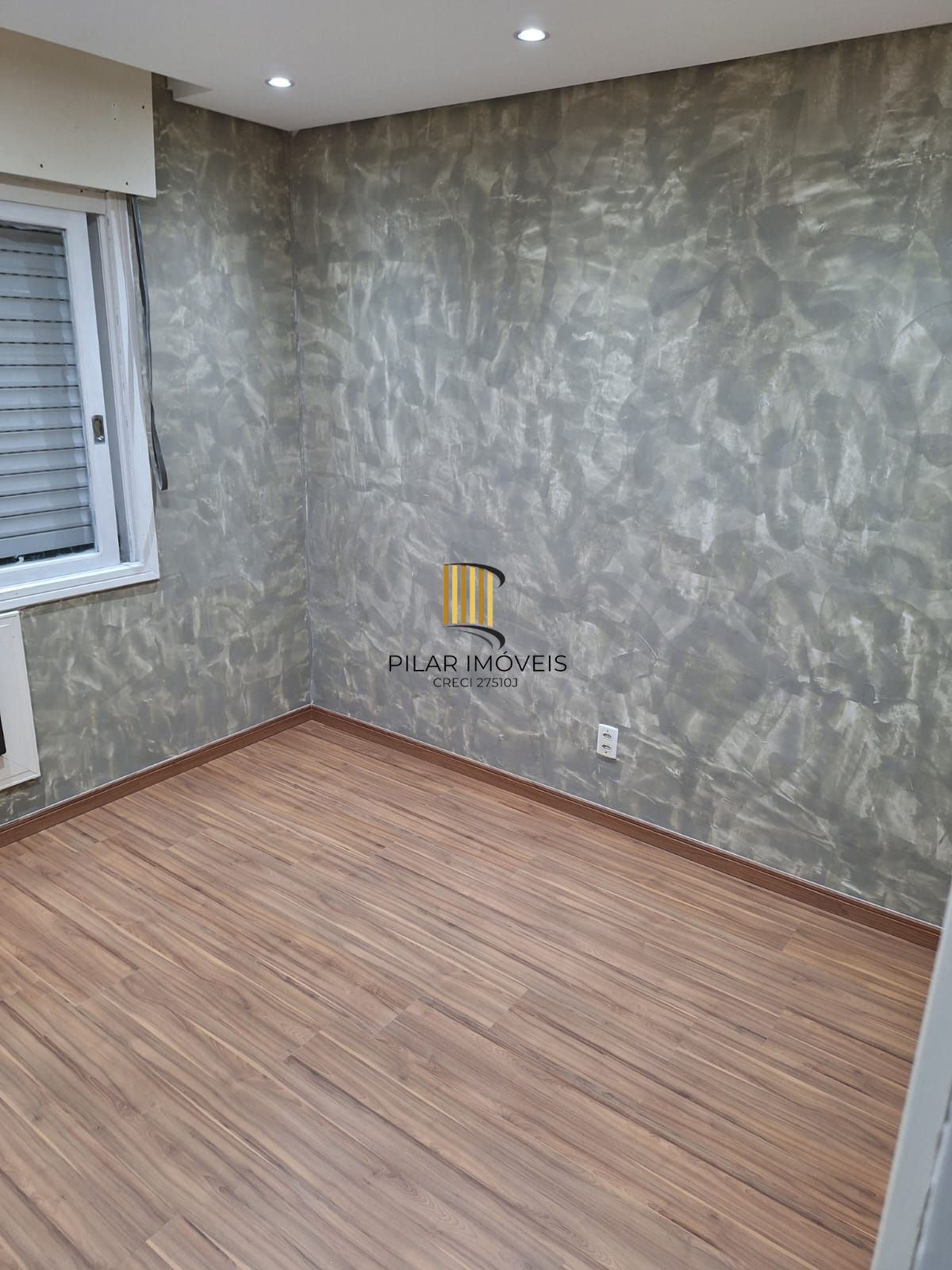 Apartamento 02 dormitórios com vaga de garagem escriturada descoberta