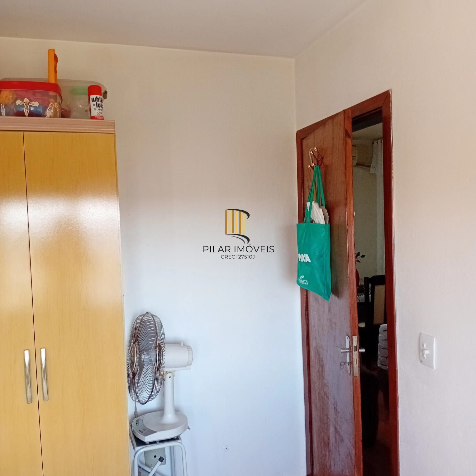 Apartamento 02 dormitórios com estacionamento