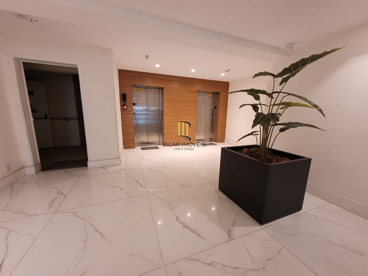 cobertura vista Beira Rio  03 dormitórios com 2 suítes e três vagas individuais