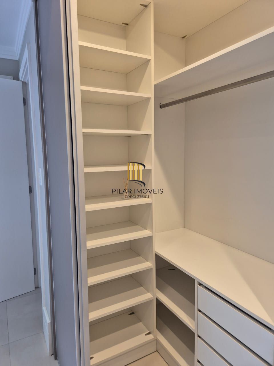 Apartamento com 02 suítes e duas vagas de garagem