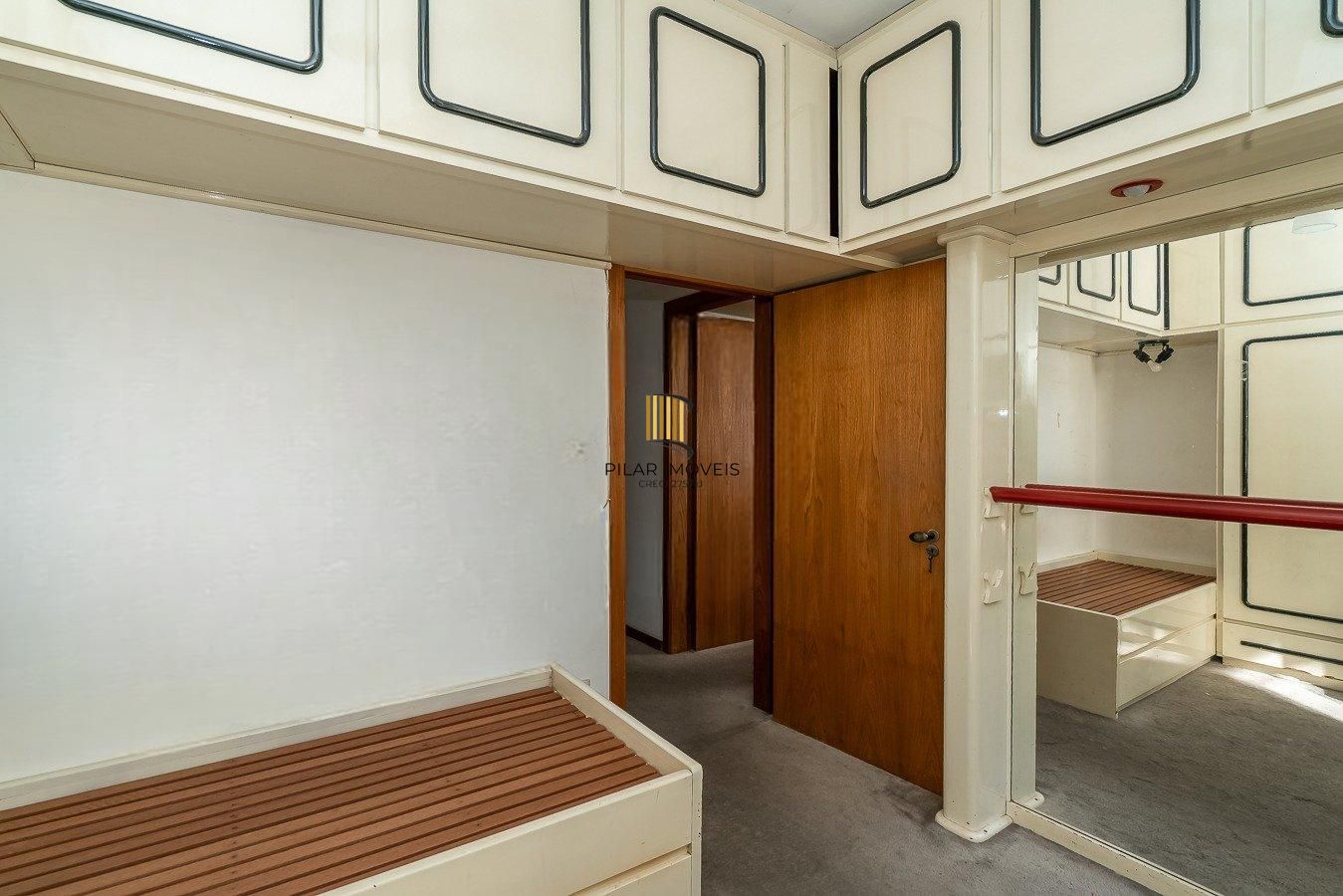 Apartamento com 03 dormitórios e 01 vaga de garagem escriturada