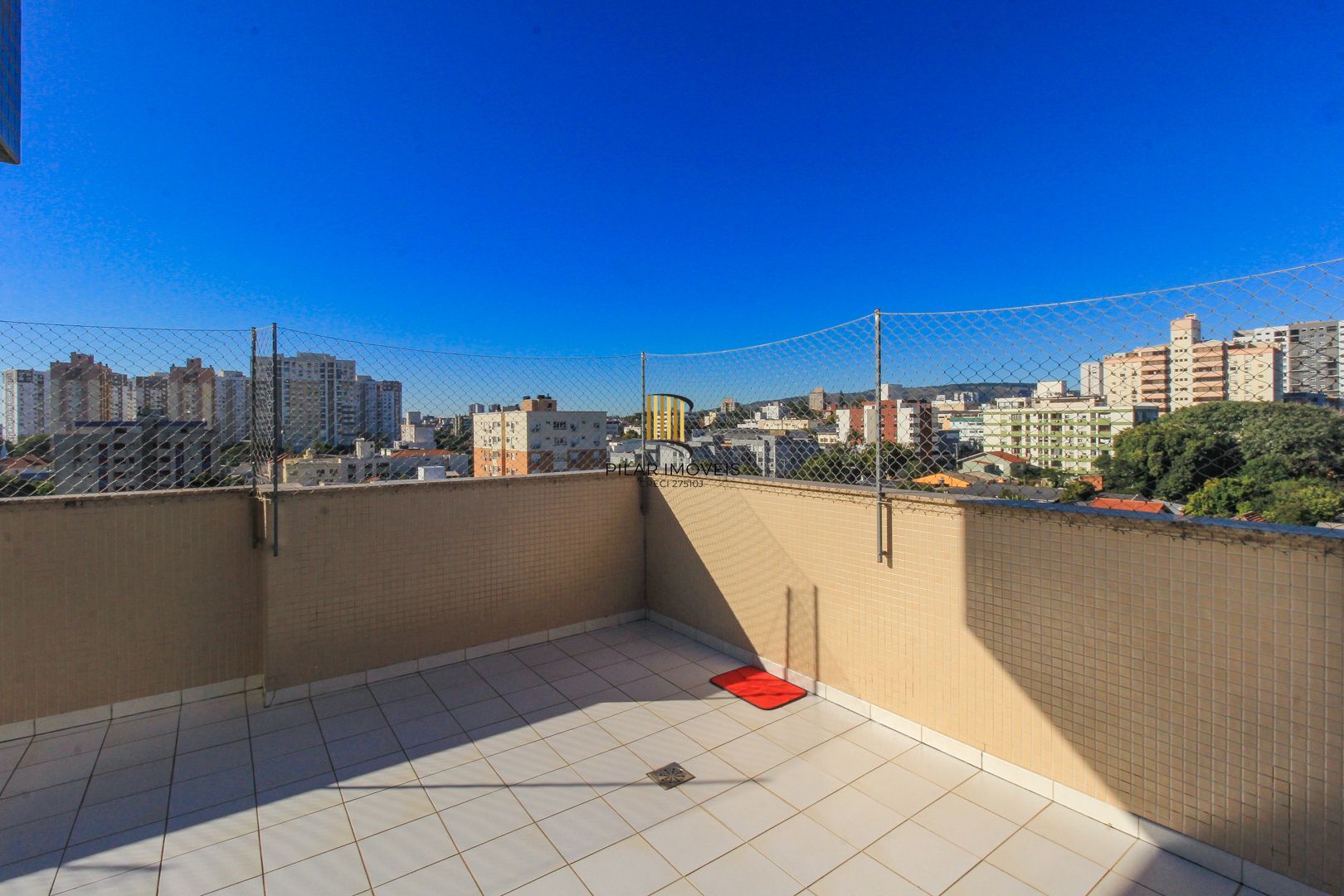 Cobertura à venda com sol nascente, elevador e vaga escriturada