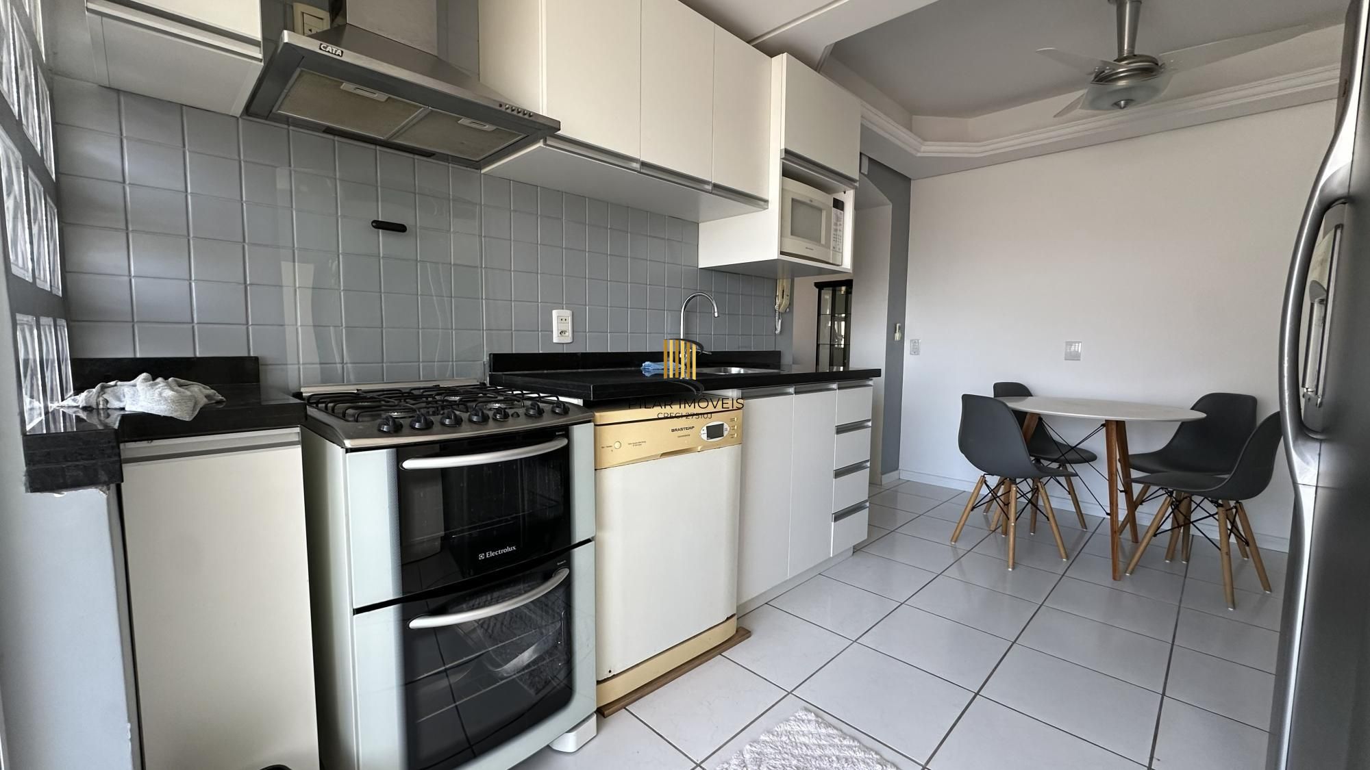 Apartamento com 02 dormitórios e vaga de garagem escriturada